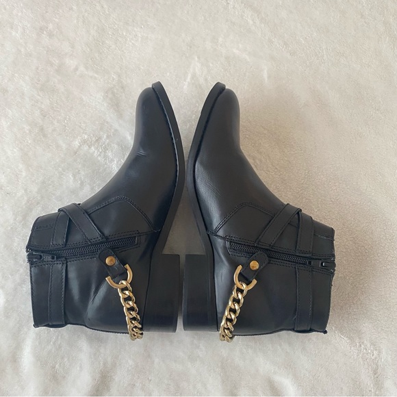 Steve Madden Ringo Ankle Booties Black with Gold Chain Detail Size 8.5M - Picture 11 of 16